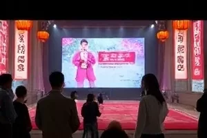 茶桌上三只茶杯的情感话题封面